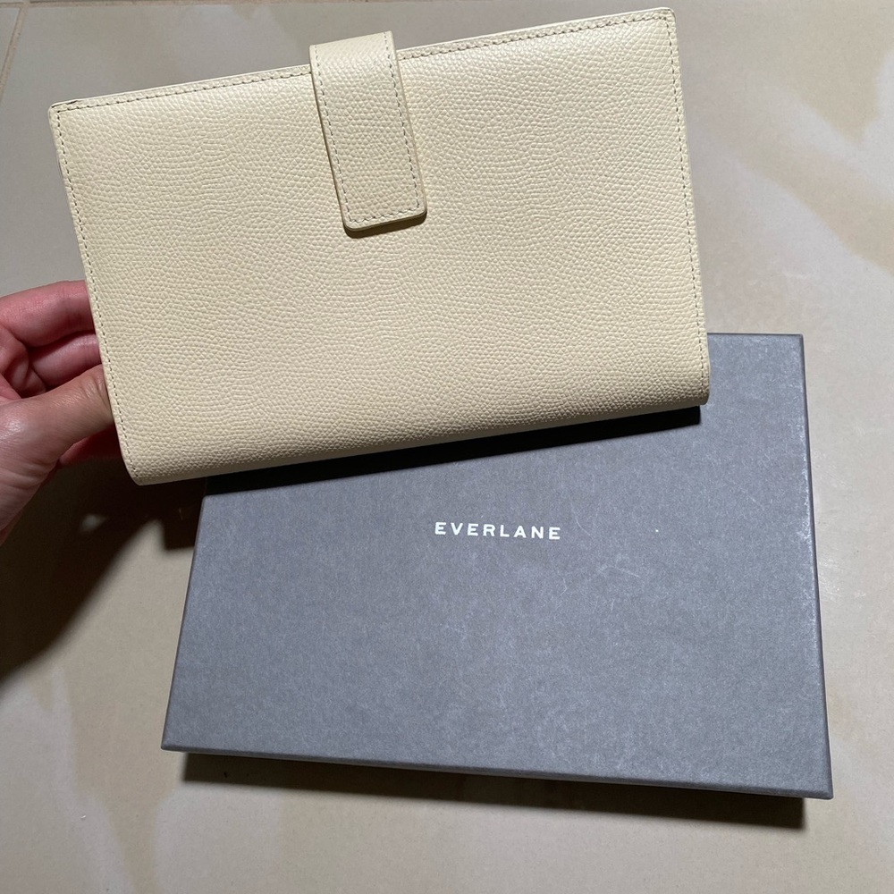 Everlane Traveler Wallet